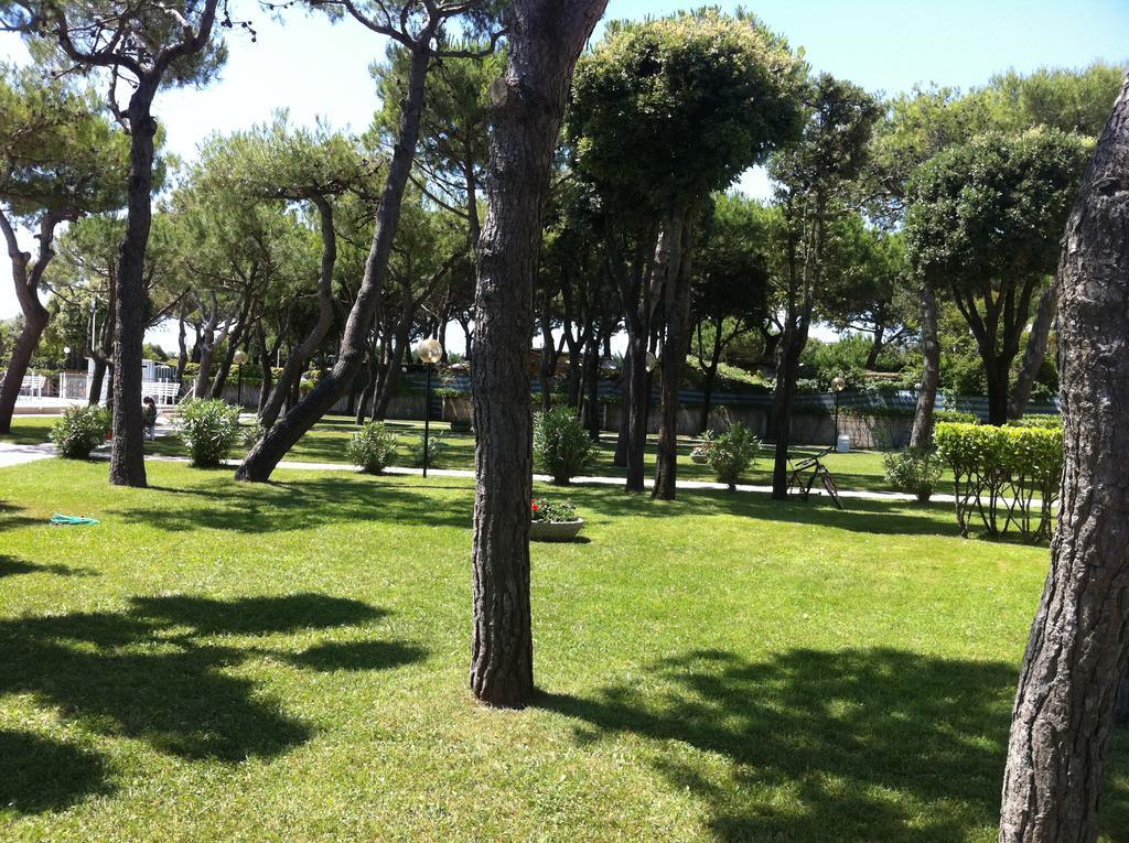 Park Residence - Walterigato Apartments Solo Per Famiglie Lido di Jesolo Buitenkant foto