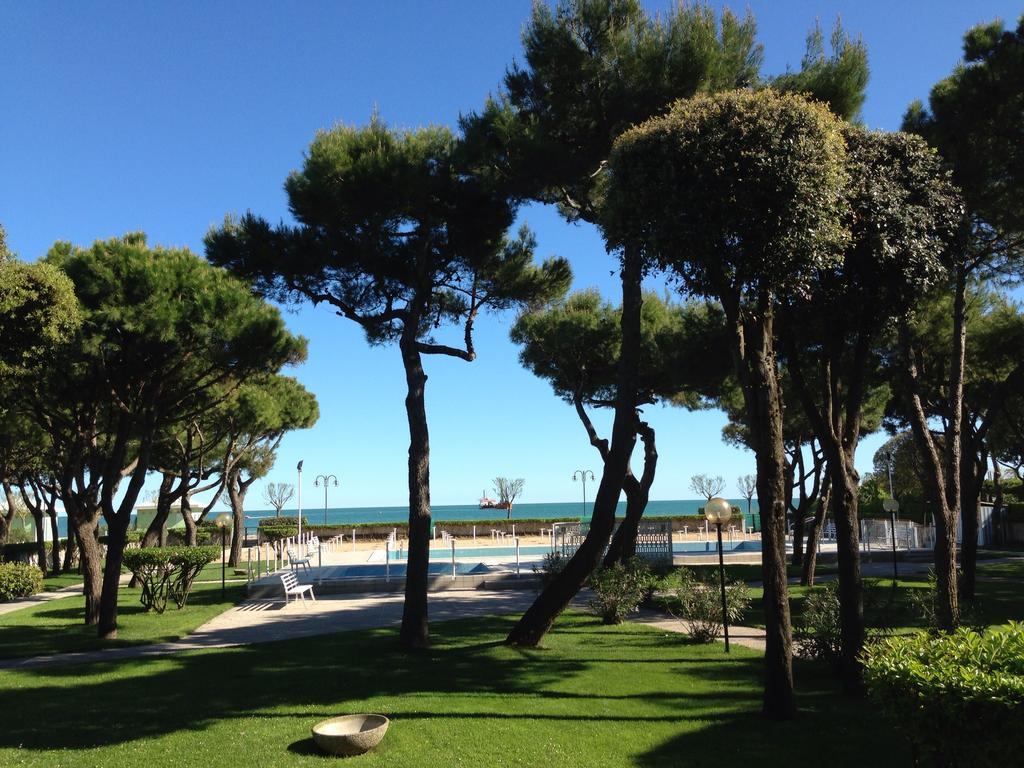 Park Residence - Walterigato Apartments Solo Per Famiglie Lido di Jesolo Buitenkant foto