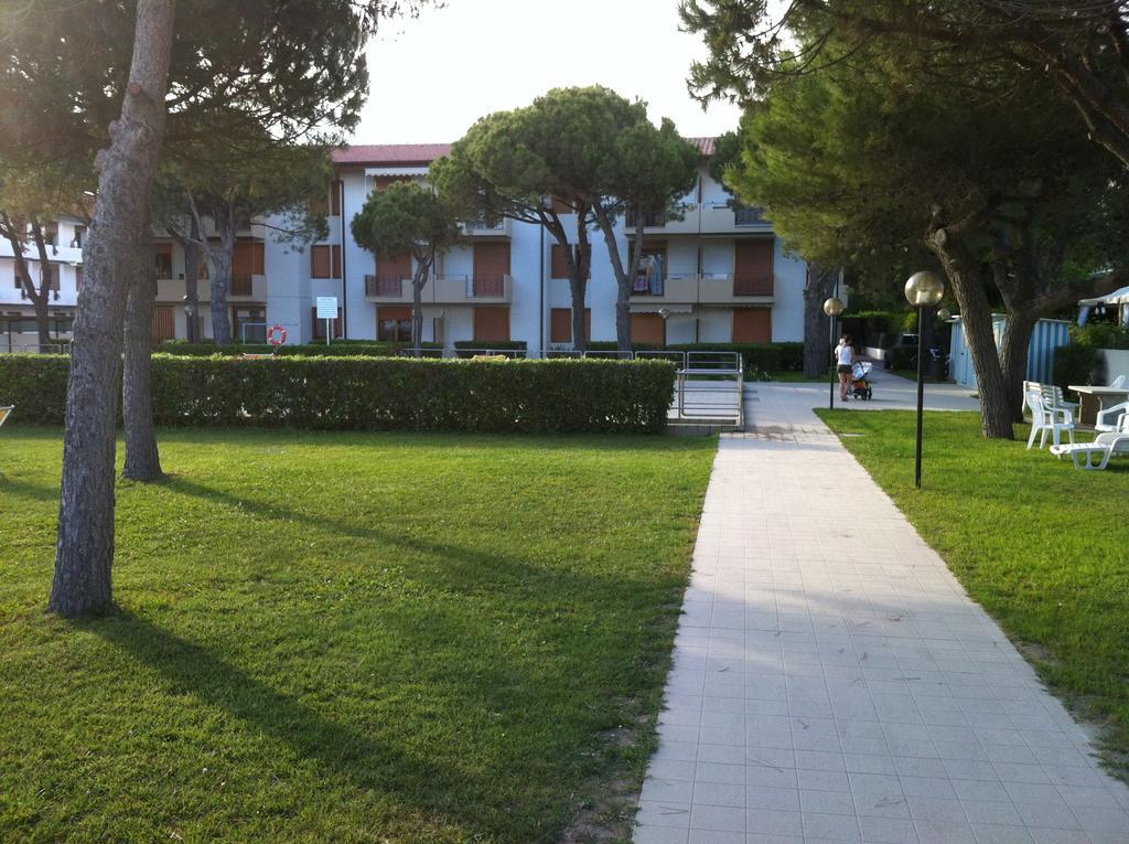 Park Residence - Walterigato Apartments Solo Per Famiglie Lido di Jesolo Buitenkant foto